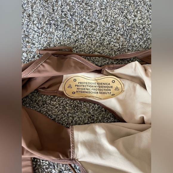 5/$25 NWOT Sexy women’s belted French cut one piece swimsuit size small - Picture 4 of 6